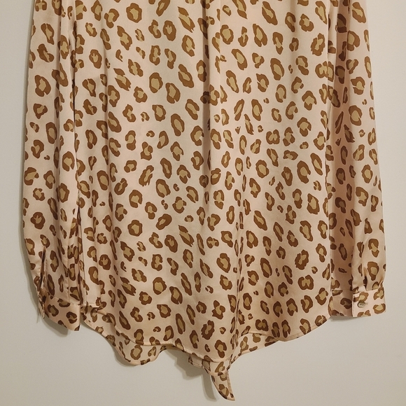 Ann Taylor Factory | Women's Leopard Print Button-Down Blouse (Size Large) - Picture 12 of 13